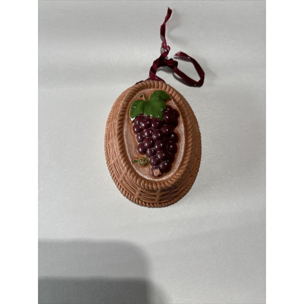 AVON Summer Fruit Collection Decorative Mold   -   Grapes   - 1985. Small Flaw